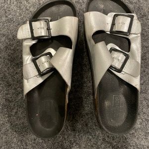 Too shop sandals